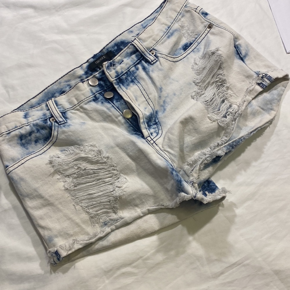 Woman’s buttonfly shorts size 30.